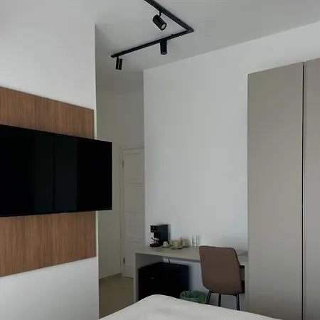 Pensión Moma Urban Bari